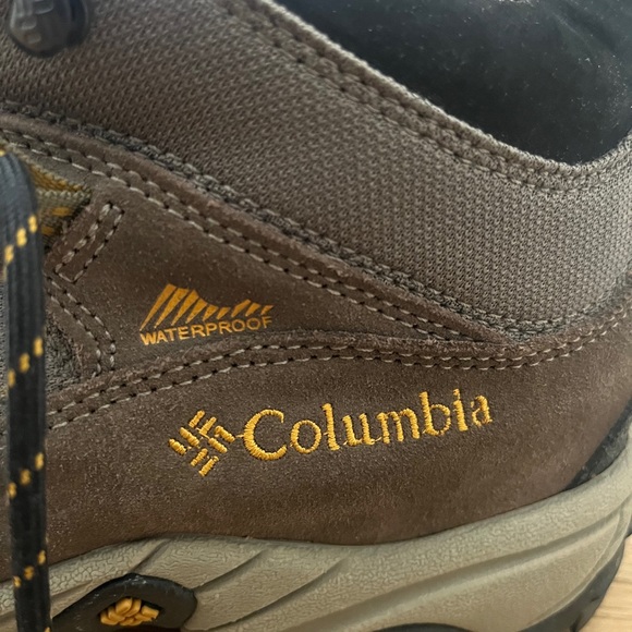 SOLD Columbia Trail Meister Mid Men’s Hiking Boots - Picture 3 of 9